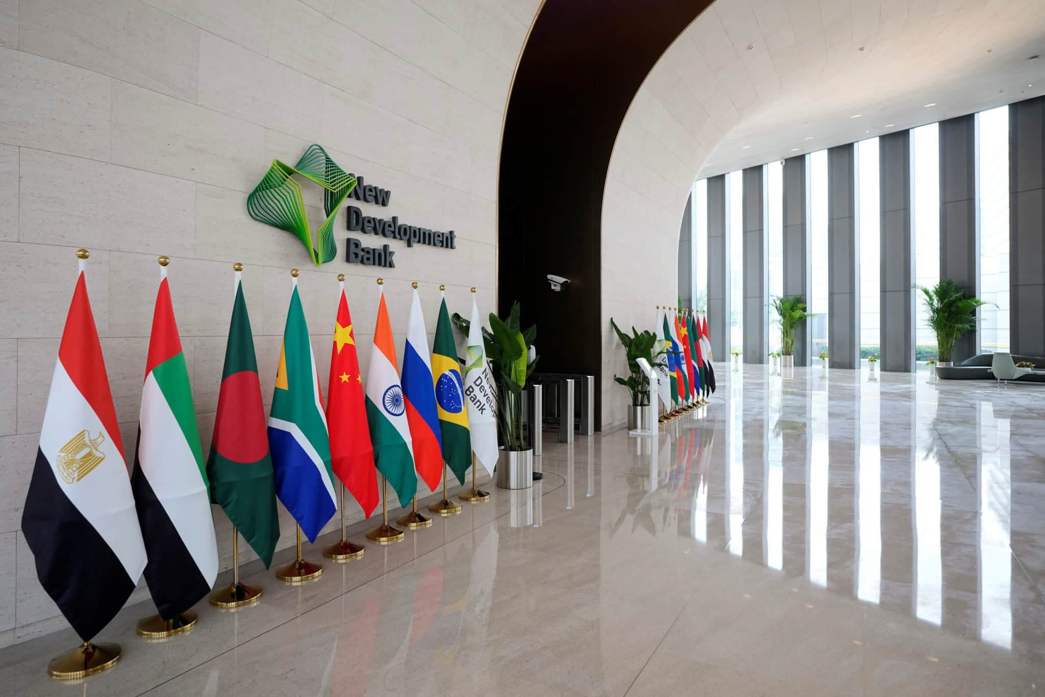 South Africa Signs $1bn BRICS Bank Deal to Upgrade City Infrastructure